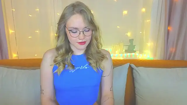 Snapshot of Aurora_Golden1 chatting on 9, 2, 2025 Aurora Golden1 online show from 9, 2, 2025
