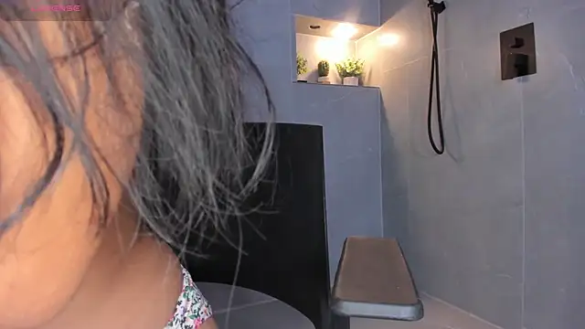 Snapshot of AriSweet chatting on 6, 11, 2025 AriSweet online show from 6, 11, 2025