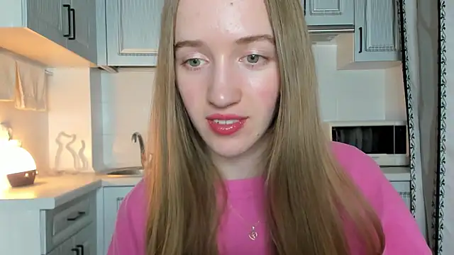 Snapshot of leslie_my_lovee chatting on 15, 10, 2025 leslie my lovee online show from 15, 10, 2025