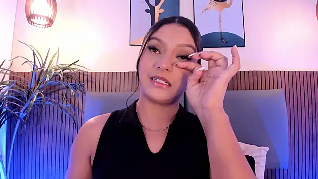 NicolleeEvanss online show from 17, 12, 2025