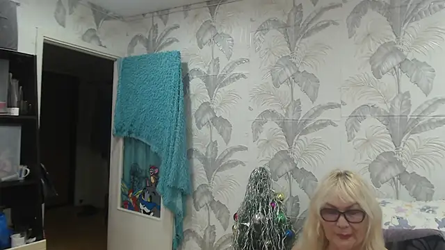 Snapshot of CamDiva113 chatting on 2, 1, 2025 CamDiva113 online show from 2, 1, 2025