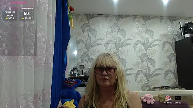 CamDiva113 online show from 10, 11, 2025