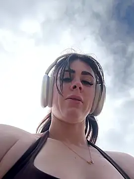 aus queen online show from 9, 11, 2025