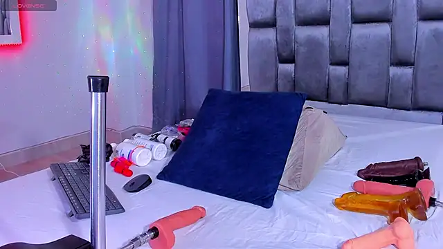 sarayhorny69 online show from 30, 12, 2024