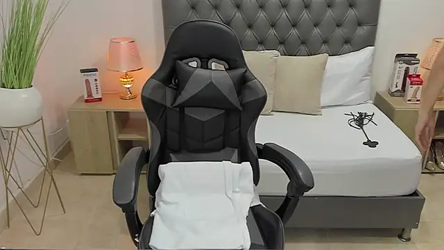 candy summer28 online show from 29, 1, 2025