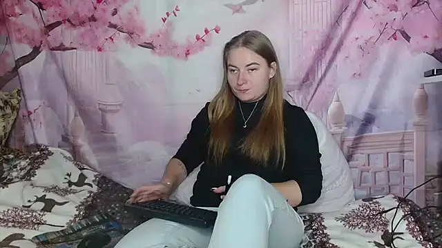 ElenaMaeer online show from 4, 10, 2025