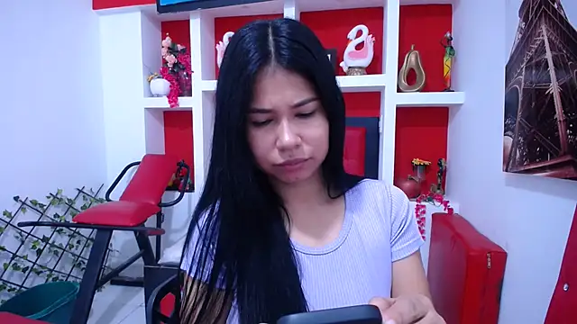 Letty Plugxo online show from 28, 10, 2025