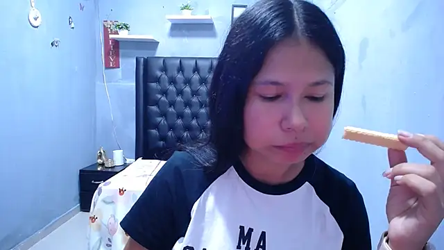 Letty Plugxo online show from 17, 4, 2026