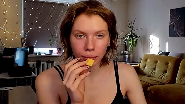 StellaDavis online show from 25, 2, 2025