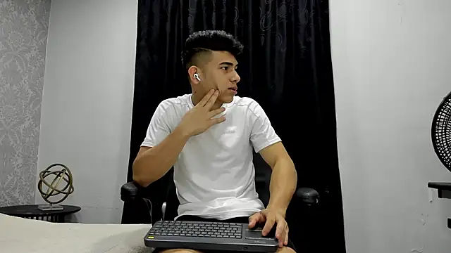 andrew rose  online show from 23, 12, 2024