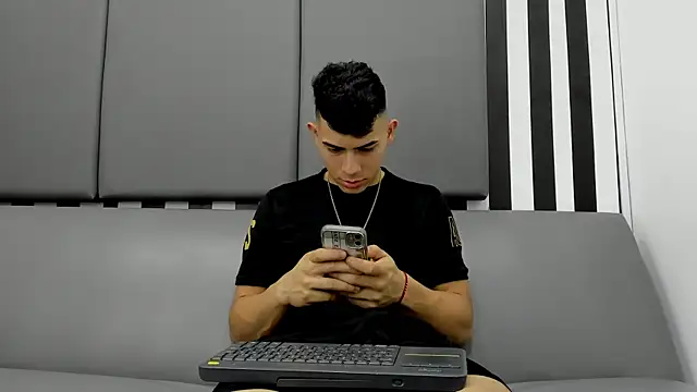 andrew rose  online show from 24, 12, 2024