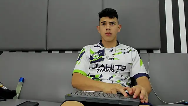 andrew rose  online show from 17, 1, 2025