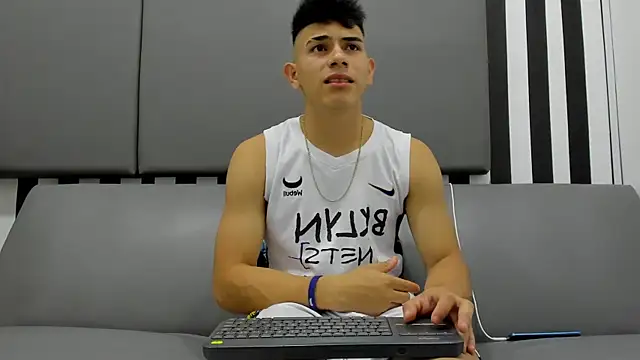 andrew rose  online show from 4, 2, 2025