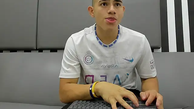 andrew rose  online show from 5, 2, 2025