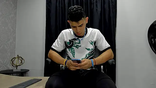 andrew rose  online show from 8, 2, 2025