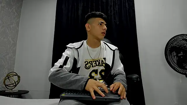 andrew rose  online show from 13, 2, 2025