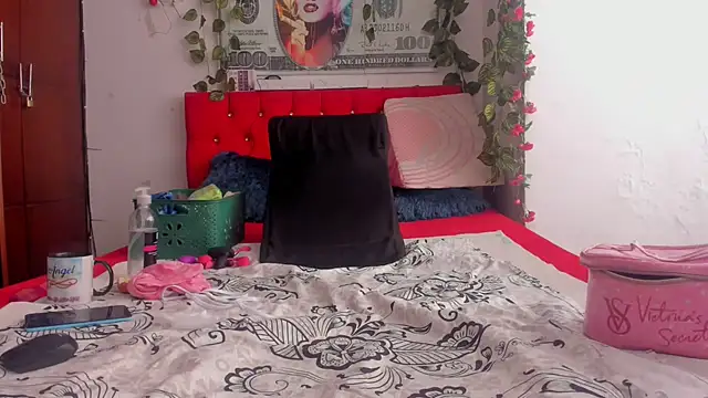 Snapshot of Elianissquirt chatting on 23, 1, 2025 Elianissquirt online show from 23, 1, 2025