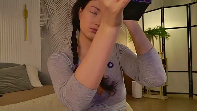 Miley Smile online show from 4, 3, 2026