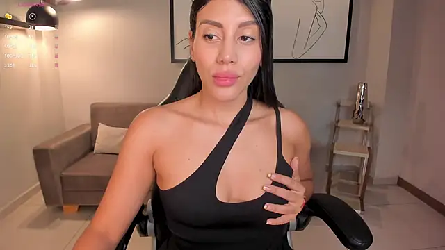 Snapshot of CharlotteCox_ chatting on 7, 1, 2025 CharlotteCox online show from 7, 1, 2025