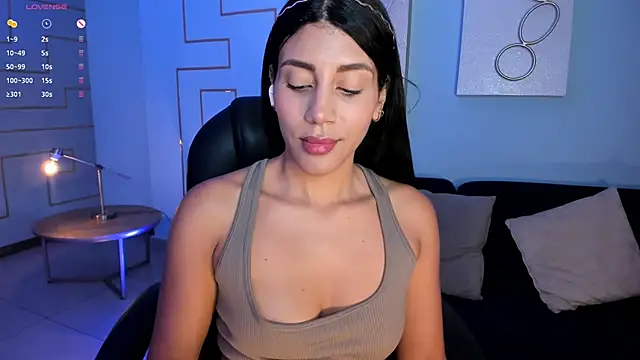 Snapshot of CharlotteCox_ chatting on 5, 2, 2025 CharlotteCox online show from 5, 2, 2025