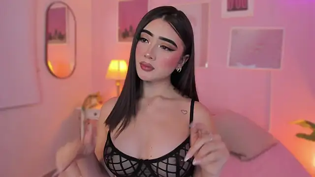 Snapshot of little-natt chatting on 18, 12, 2024 little-natt online show from 18, 12, 2024