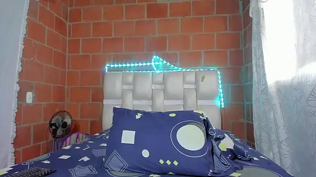 Elettrahot  online show from 1, 11, 2025