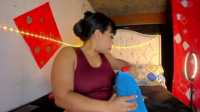 Elettrahot  online show from 19, 2, 2026