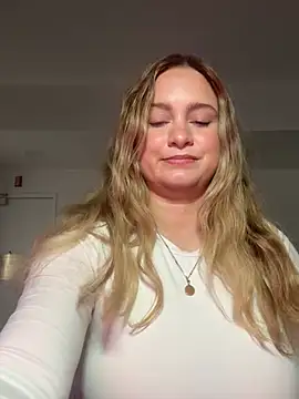 Sophie Raegan online show from 12, 3, 2026