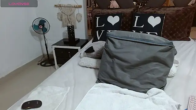 lindaesmeralda online show from 21, 2, 2025