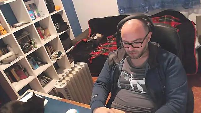 ravingr4d4 online show from 28, 2, 2025