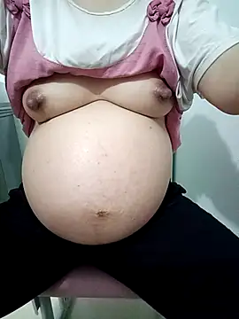 SweetGirl2k2 online show from 15, 4, 2026