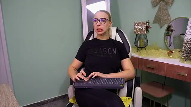 CelineConner online show from 21, 12, 2024