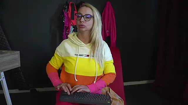 CelineConner online show from 16, 9, 2025