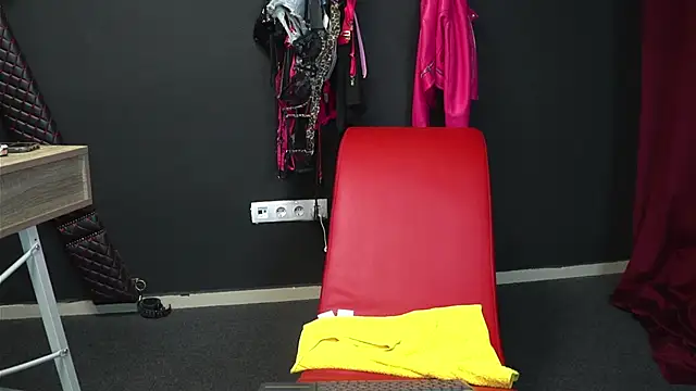 CelineConner online show from 10, 10, 2025