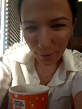 Snapshot of Brilliant-Queen1 chatting on 1, 2, 2025 Brilliant-Queen1 online show from 1, 2, 2025