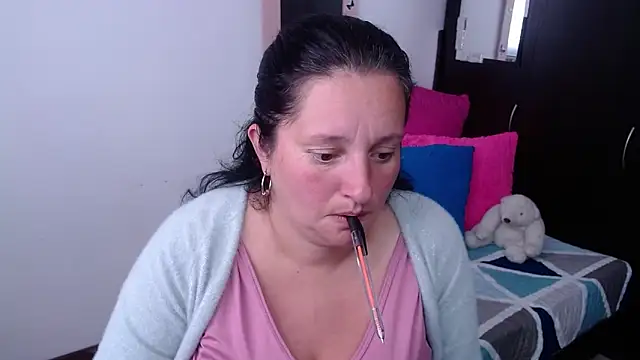 CristialJones  online show from 12, 11, 2025