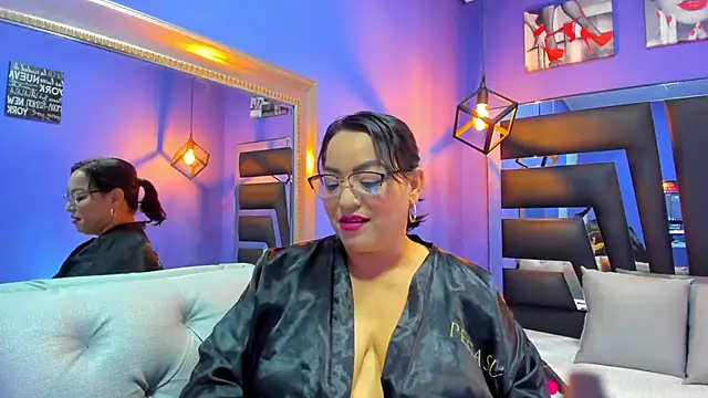 Snapshot of Romina017 chatting on 7, 10, 2025 Romina017 online show from 7, 10, 2025