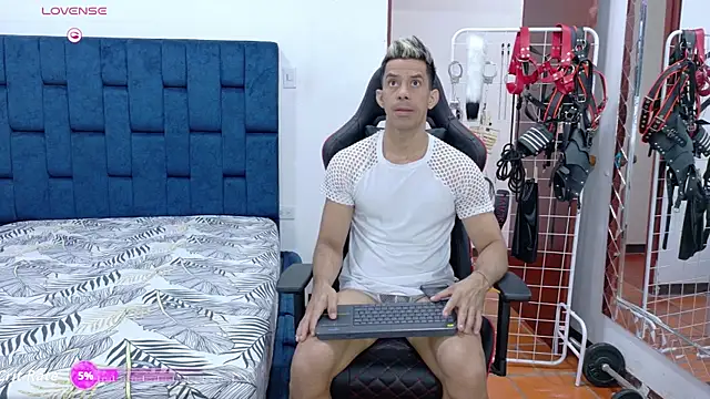 JoseRumbero26 online show from 9, 11, 2025