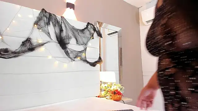 Lilly 2809  online show from 22, 10, 2025