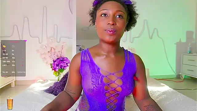 EmmaSanzz  online show from 30, 9, 2025