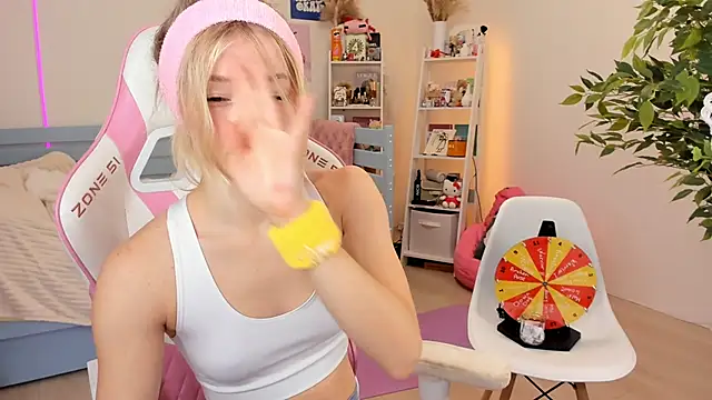 Lily Young online show from 29, 10, 2025