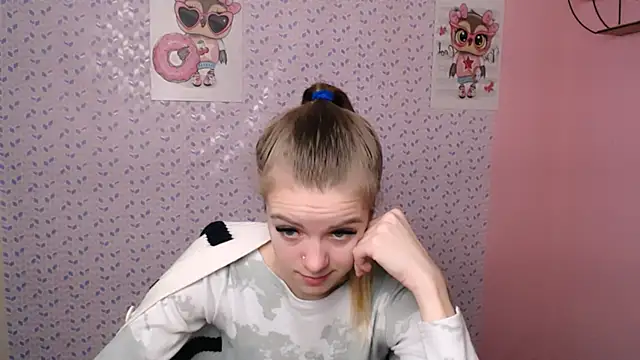 Snapshot of AliceFlirtt_ chatting on 20, 12, 2024 AliceFlirtt online show from 20, 12, 2024