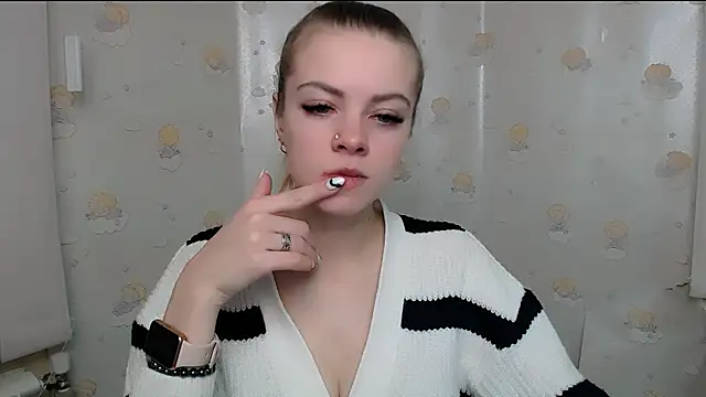 Snapshot of AliceFlirtt_ chatting on 23, 12, 2024 AliceFlirtt online show from 23, 12, 2024