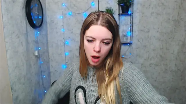 Snapshot of AliceFlirtt_ chatting on 27, 12, 2024 AliceFlirtt online show from 27, 12, 2024