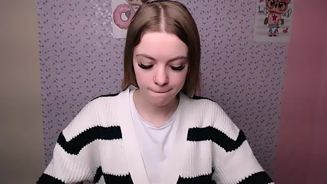 Snapshot of AliceFlirtt_ chatting on 6, 1, 2025 AliceFlirtt online show from 6, 1, 2025