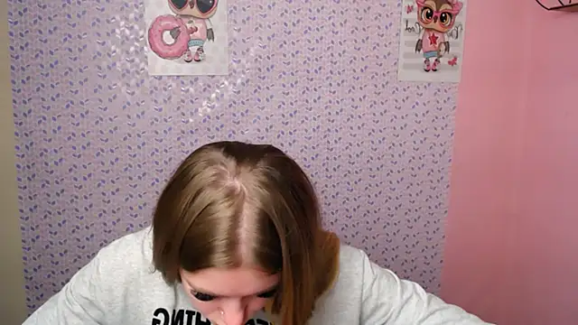 Snapshot of AliceFlirtt_ chatting on 8, 1, 2025 AliceFlirtt online show from 8, 1, 2025