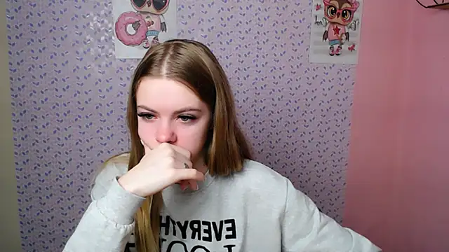 Snapshot of AliceFlirtt_ chatting on 9, 1, 2025 AliceFlirtt online show from 9, 1, 2025