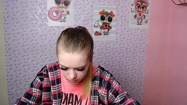 Snapshot of AliceFlirtt_ chatting on 10, 1, 2025 AliceFlirtt online show from 10, 1, 2025