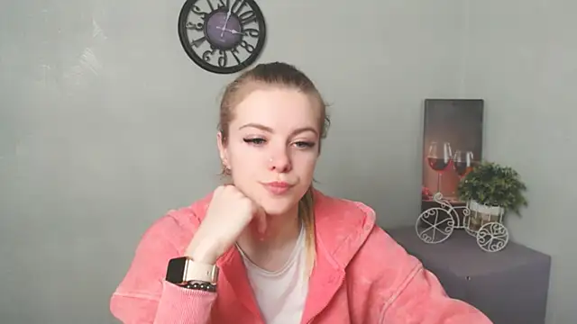 Snapshot of AliceFlirtt_ chatting on 12, 2, 2025 AliceFlirtt online show from 12, 2, 2025