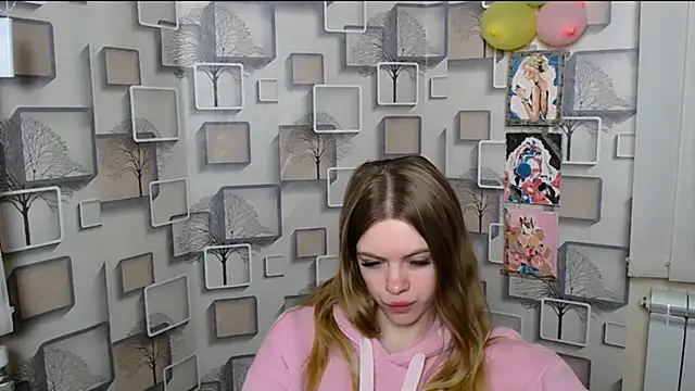 Snapshot of AliceFlirtt_ chatting on 3, 3, 2025 AliceFlirtt online show from 3, 3, 2025